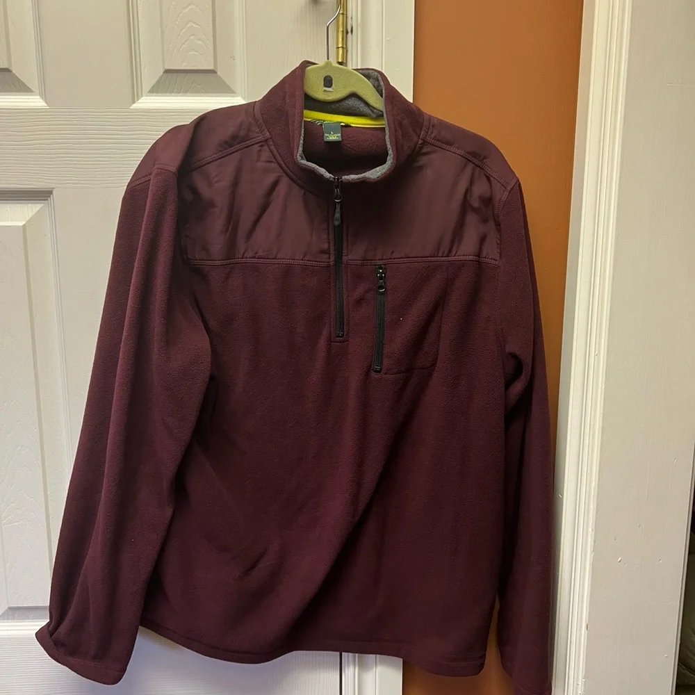 G.H. Bass Men’s Quarter Zip Pullover. Size Large. Very good condition